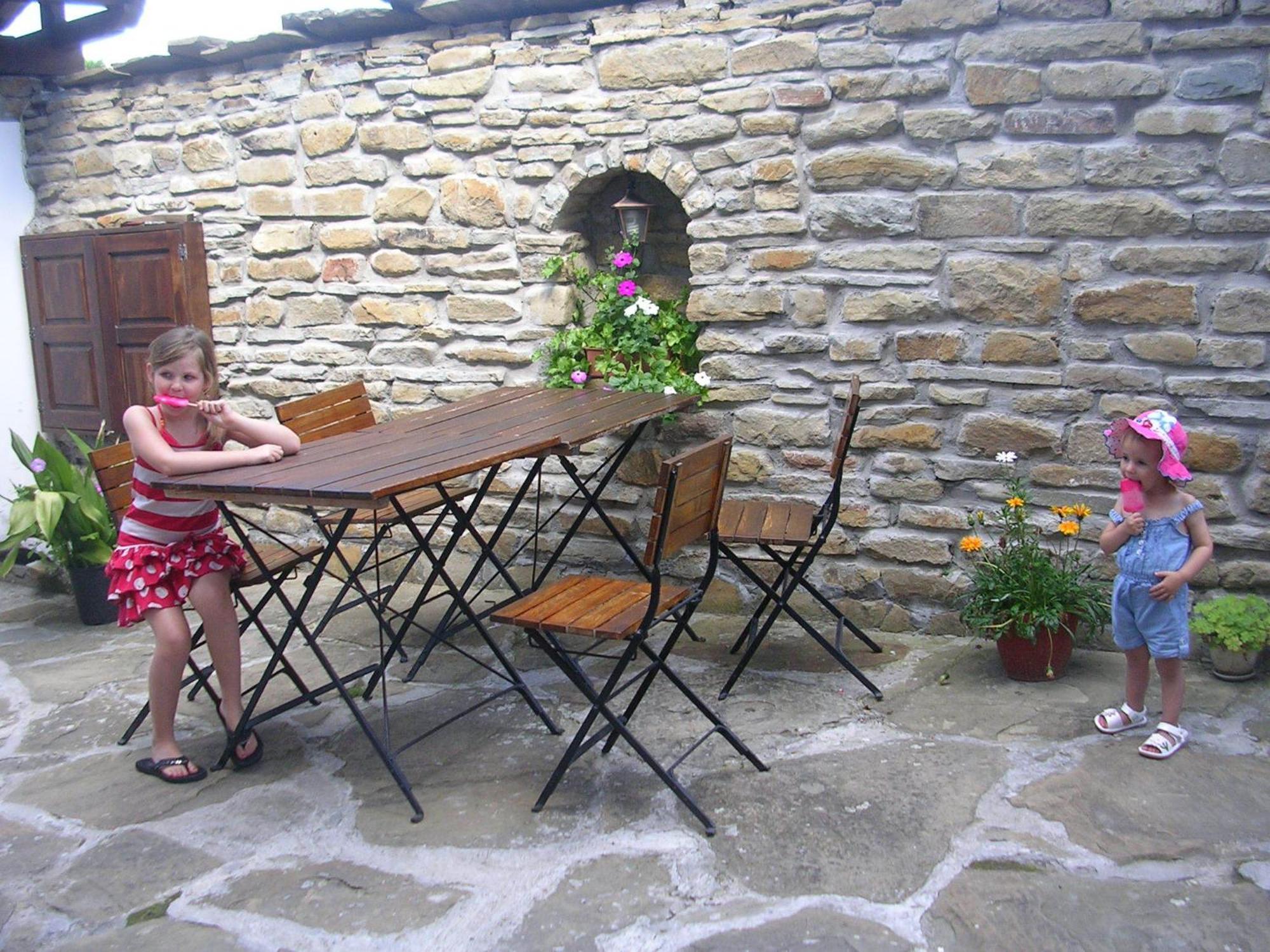 Art - M Gallery Tryavna Eksteriør billede